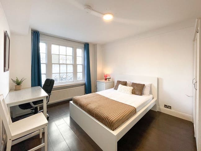 1 Double 1 En-Suite Ready Now - Hurry ! Main Photo
