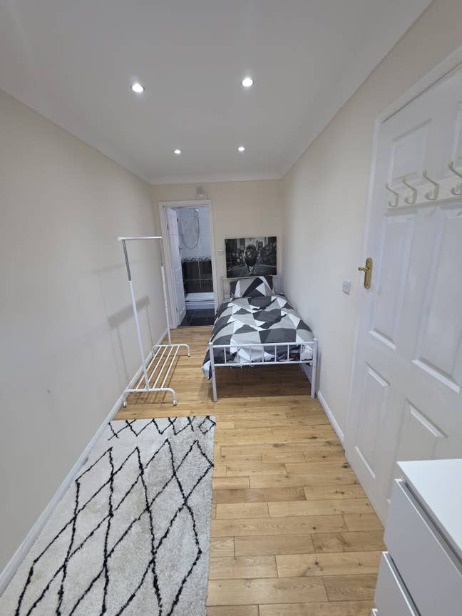 Ensuite Room to Rent in SE12 8BS Main Photo