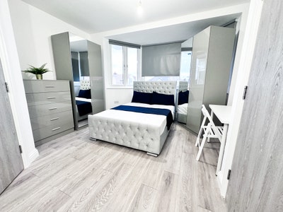 Modern Double Ensuite Room *Gladstone Park Main Photo