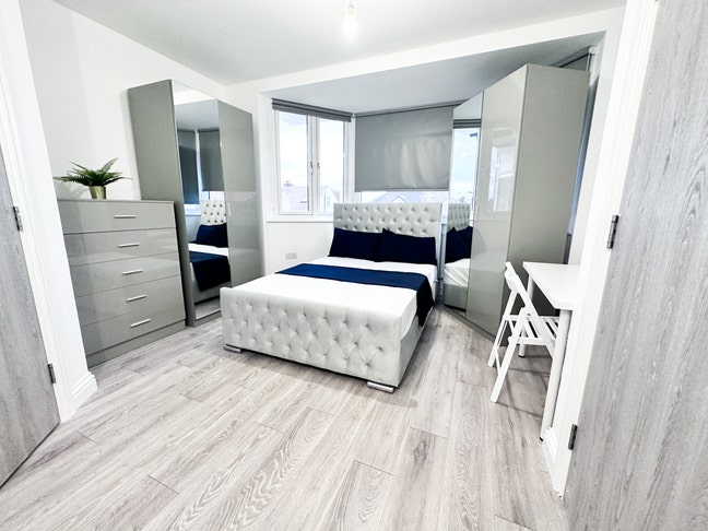 Modern Double Ensuite Room *Gladstone Park Main Photo
