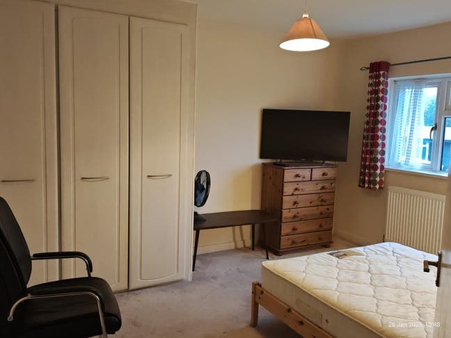 Large double room near train station Main Photo