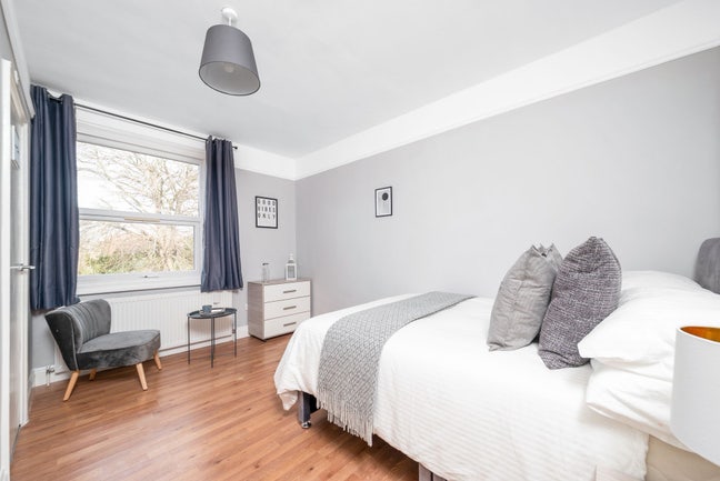 🚿✨Modern Clean & Cozy Ensuite Near Whitton🌿🚆 Main Photo