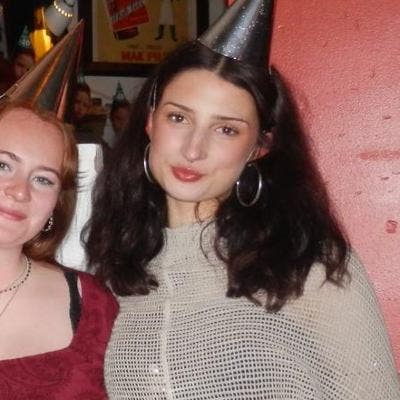 Female 24 year old professional looking for a room Main Photo