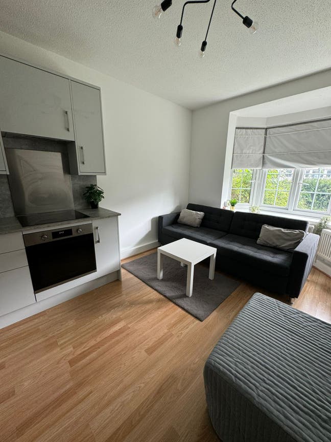 Rooms available in FEMALE flat Main Photo