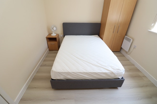 Room in Canary Wharf E14 - 3 BHK - Available Now! Main Photo