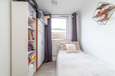 Modern Room Available Near East Putney Station Main Photo