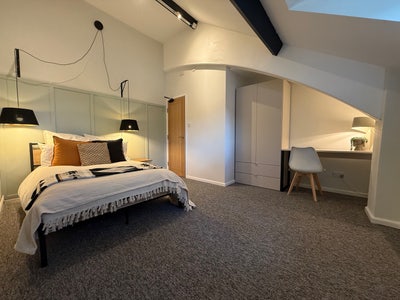 Large double bedroom available 13th July  (JS -3SB Main Photo