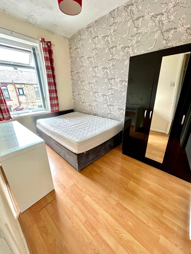 Spacious one bedroom apartment  Main Photo
