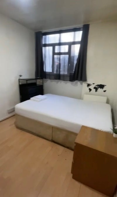 5 Rooms in a House + All Bills Included Main Photo