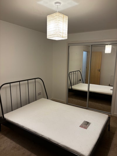 Furnished Double Room + Private Bathroom in Leith Main Photo