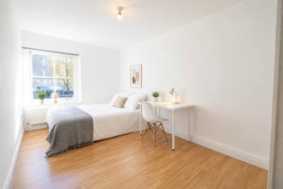 Bright Double Room Central London/ 3 min Elizabeth Main Photo