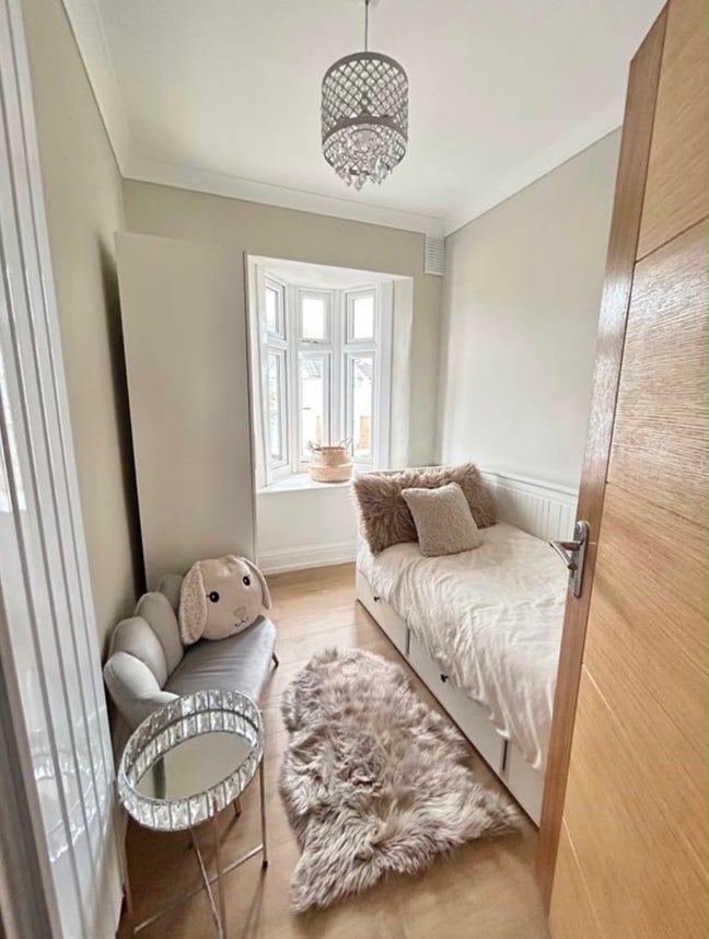 A newly renovated single box room Main Photo