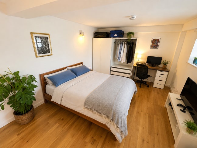 Ensuite in Gorgeous Rope Street House - Lounge - Main Photo