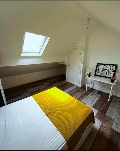 Big Attic Room with Fridge - Sudbury Main Photo