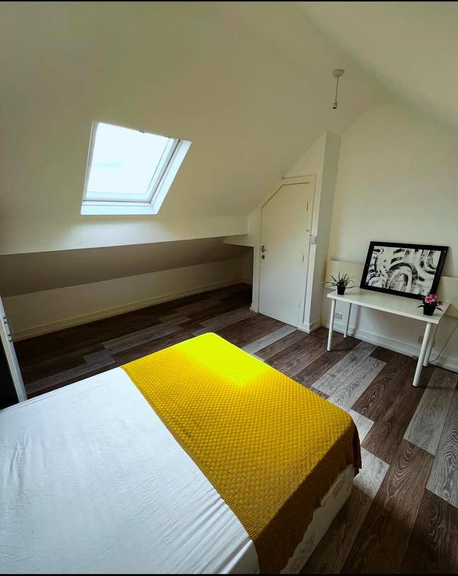 Big Attic Room with Fridge - Sudbury Main Photo