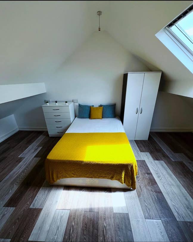 Room for 2 (No Single Use) - 105 &pound; Pw Each Tenant Main Photo