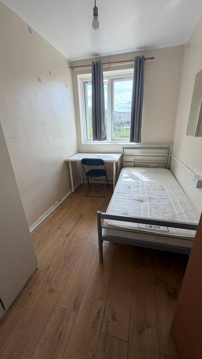 Bright Single Room in Stepney Green  Main Photo