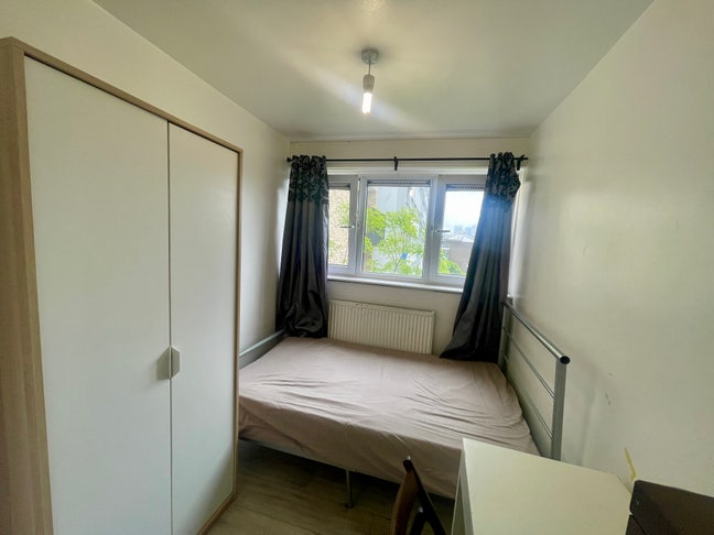Lovely room In Mile End Inc bills for August  Main Photo
