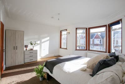 Gorgeous spacious room/ Quiet area  Main Photo