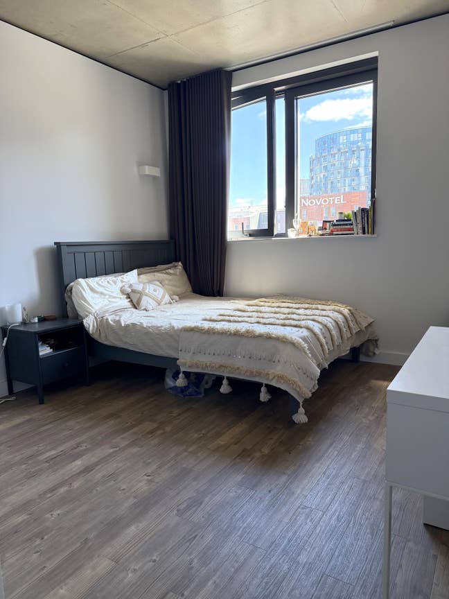Spacious Modern Room-Private Bathroom | Bills Inc Main Photo