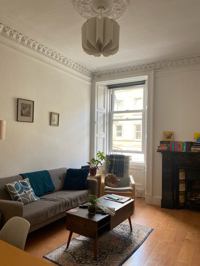 Lovely flat in Polwarth Crescent  Main Photo