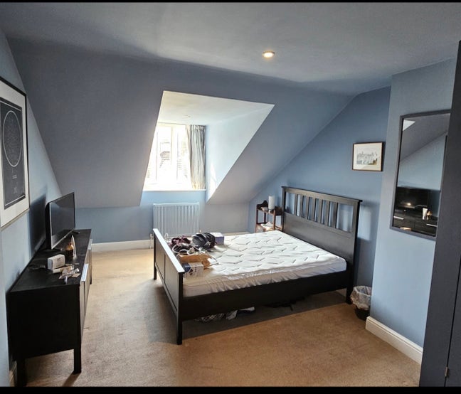Good size double room available  Main Photo