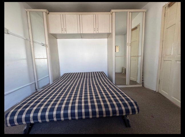 A studio flat in Hounslow West-  5 minute to shops Main Photo
