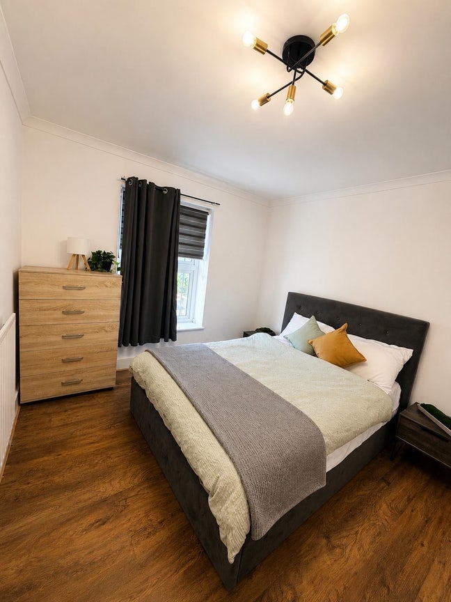 Spacious double room available in Canary Wharf Main Photo