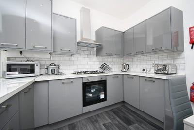 Newly Refurbished  House Share! BILLS & WI-FI INC! Main Photo