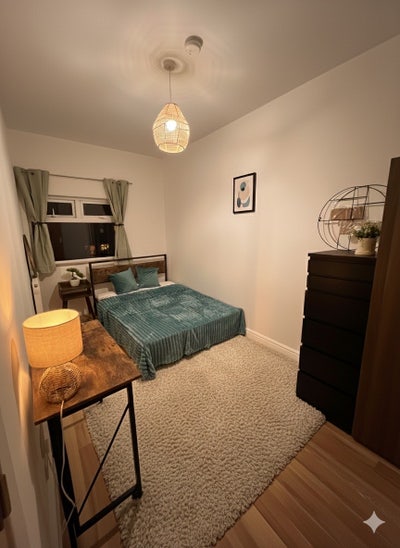 Double room near central line  E10 Main Photo