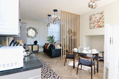 Luxury 2-Bedroom Fully furnished - Free parking  Main Photo