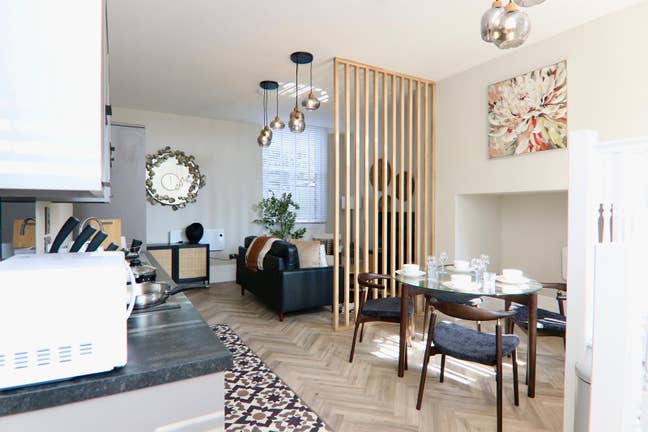 Luxury 2-Bedroom Fully furnished - Free parking  Main Photo