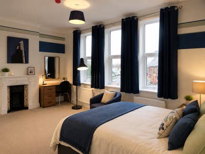 High Quality Living - Large Ensuite Room  Main Photo