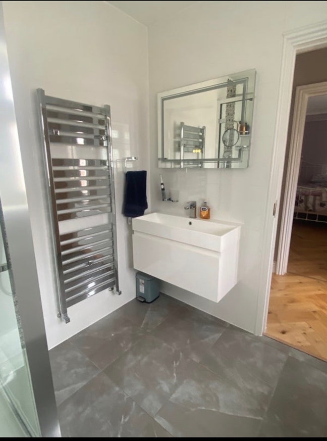 Large double room  with en-suite to let  Main Photo
