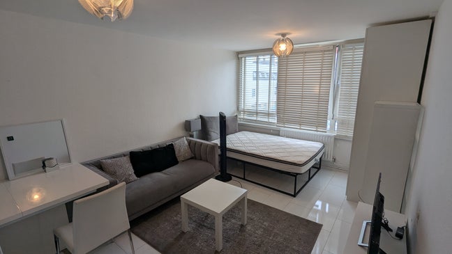 Double & A Single Room in Canary Wharf/Heron Quays Main Photo