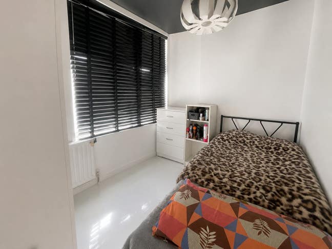 Double & A Single Room in Canary Wharf/Heron Quays Main Photo
