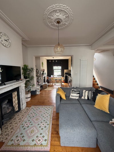 Female professional wanted for a spacious house Main Photo