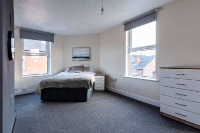 No Deposit Room in NG2 - Two Rooms Available Main Photo