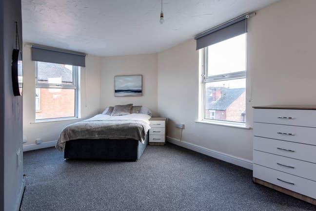 No Deposit Room in NG2 - Two Rooms Available Main Photo