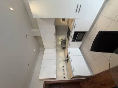 One-Bedroom Apartment with Private Balcony – Main Photo