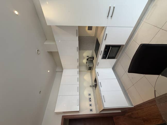One-Bedroom Apartment with Private Balcony – Main Photo