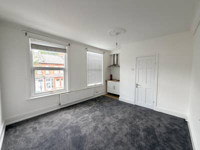 4 double bedroom (&pound;700-&pound;1200) Main Photo