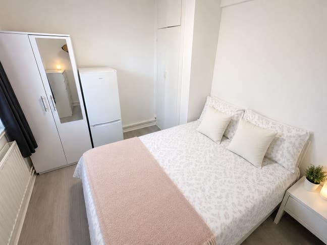  Double Rooms In Mile End|All Bills inc|Couples Ok Main Photo