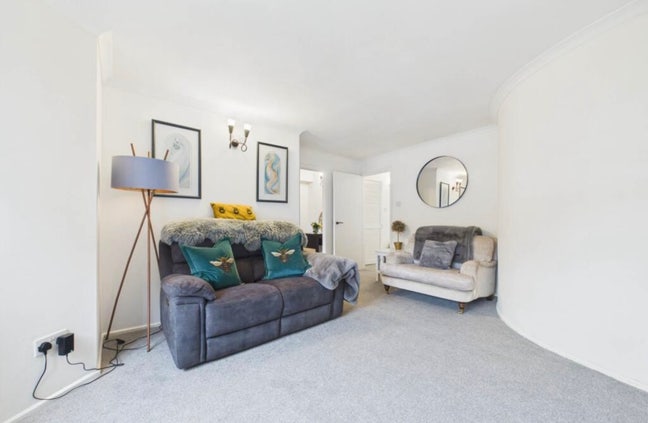 Bright & Spacious One Bedroom Flat in City Centre Main Photo