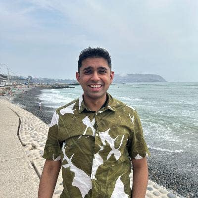 Professional looking for a flatshare :) Main Photo