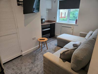 Self Contained Studio with En-Suite in Village Main Photo