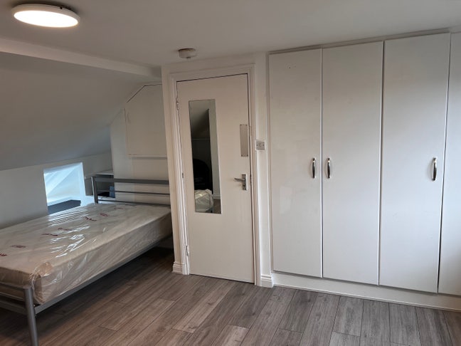 Modern studio apartment for rent &pound;1200   Main Photo