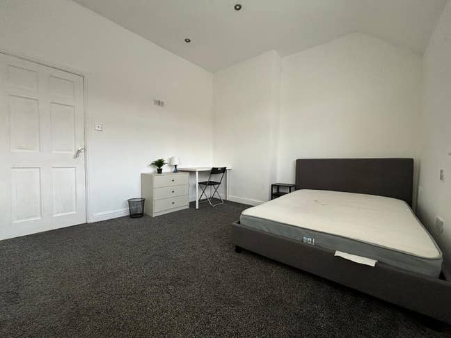 Rooms Available in Failsworth M35 9HD Main Photo