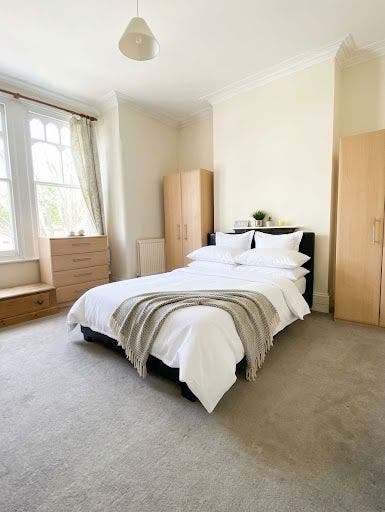 4 Bedroom flat available NOW!!! Main Photo