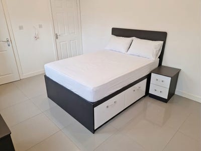 Studio Flat Avail All Bills Incl-Oldham-OL8 Main Photo